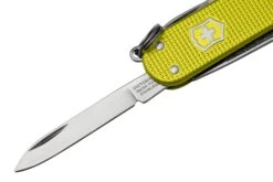 Victorinox Classic SD Alox Limited Edition 2023, 0.6221.L23 Electric Yellow, Couteau Suisse -Pas Cher Lame Pro Magasin VT0 6221 L23 03 victorinox