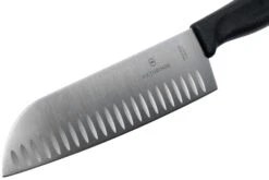 Victorinox SwissClassic 6.8523.17G Santoku Avec Alvéoles 17 Cm, Noir -Pas Cher Lame Pro Magasin VT6 8523 17G 03 victorinox